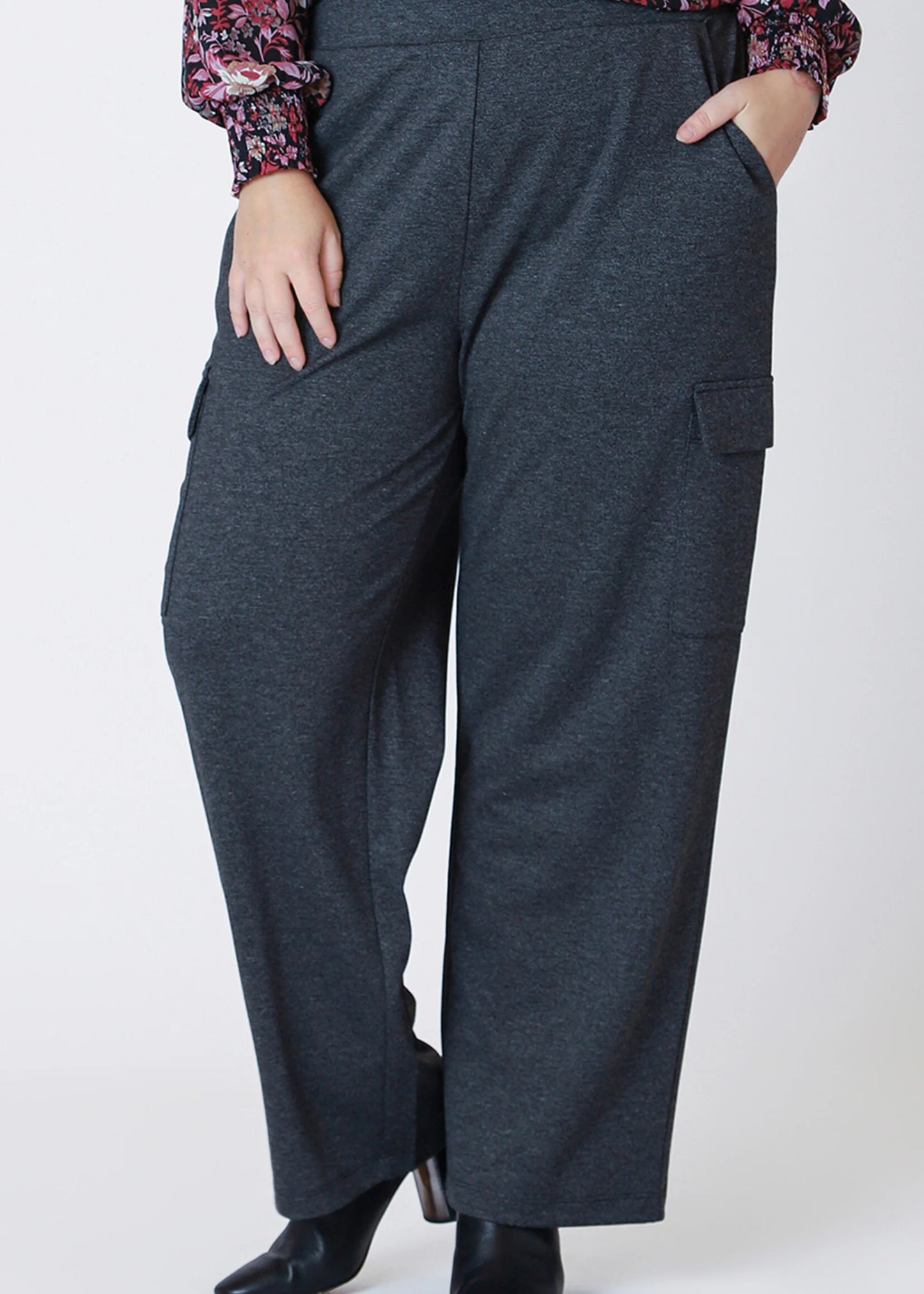 Wide-Leg Knit Cargo Pants – Charcoal Heather (Plus Size)