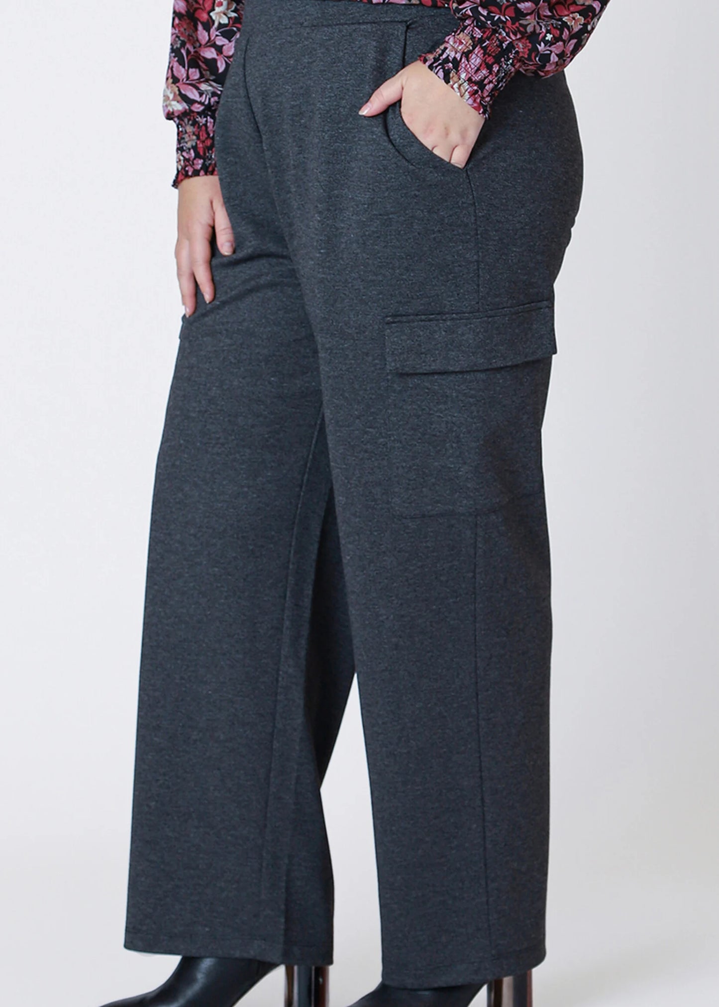 Wide-Leg Knit Cargo Pants – Charcoal Heather (Plus Size)